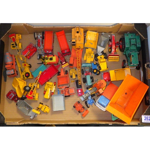 262 - A qty of vintage die cast agriculture vehicles to include Dinky, Corgi etc