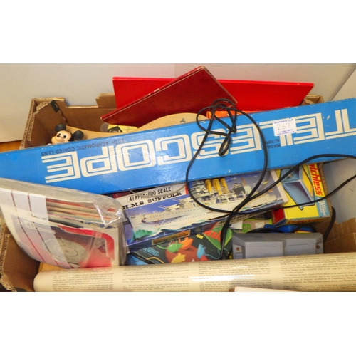 267 - A large qty of vintage board games & collectables AF all pieces may not be present