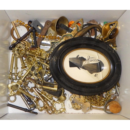 297 - A qty of misc to include coat bracket, lamp, keys, empty jewellery boxes, glass bowl etc (2)