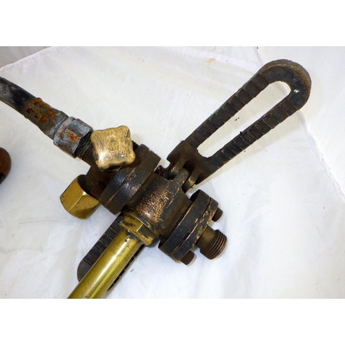 313 - An early 20thC brass pump together with a garden sprayer (2)