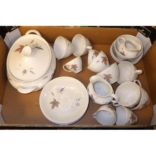 356 - A large qty of Royal Doulton Canton table ware together with a qty of Royal Doulton Tumbling leaves ... 