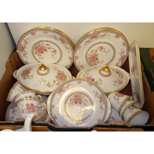 356 - A large qty of Royal Doulton Canton table ware together with a qty of Royal Doulton Tumbling leaves ... 