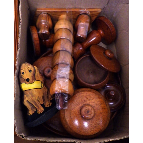 94 - A qty of misc wooden wares to include carved box, biscuit barrel etc