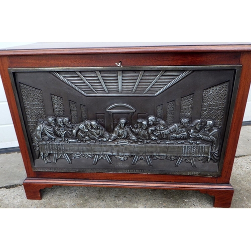 642 - A box with metal panel depicting the Last Supper, 76cm wide