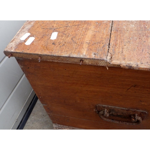 666 - A Victorian painted pine blanket box, 80cm wide, corner damaged