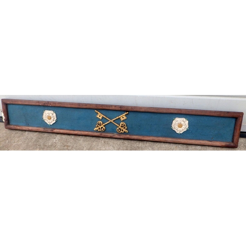 752 - A blue painted panel with cross keys and white roses, 87cm long x 12cm (ex York Minster Stores)