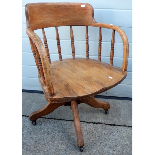 800 - A 1930's office swivel chair