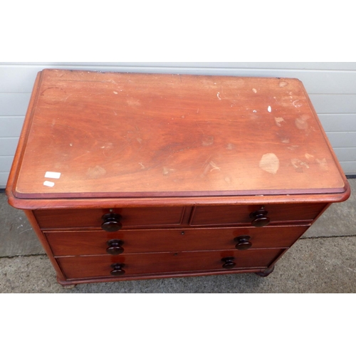 829 - A Victorian mahogany chest of drawers, marks, 95cm wide