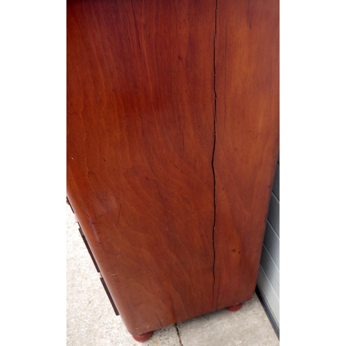 832 - A Victorian mahogany bowfronted chest of drawers, 109cm wide a/f