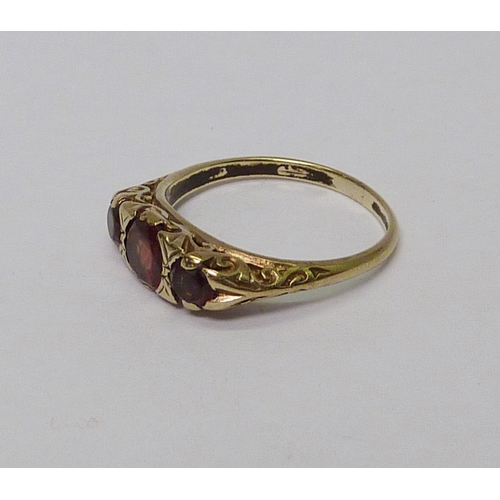 16 - A trilogy ring 9ct gold and garnet. A/F stones abraded.  Approximately 2.5gr gross / size O.  735580