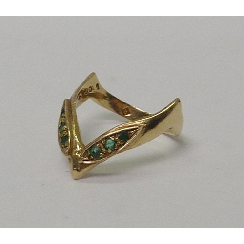 17 - A 9ct gold and emerald chevron ring.  Approximately 2.5gg gross / size L 1/2 to M.  798672