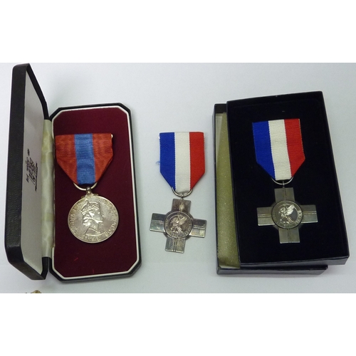 53 - British Forces interest medals, WW2 and later: a Special Constabulary Medal and Defence Medal pair, ... 