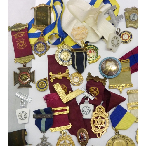 57 - A group of medals and jewels incl Masonic, Rotary and RAOB interest. 273228