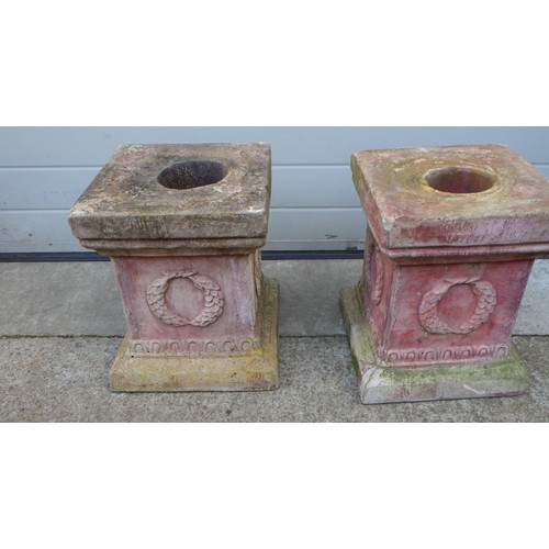 870 - Two concrete plinths