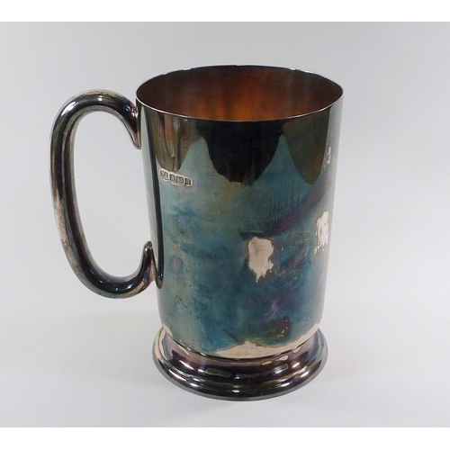 13 - A silver tankard, Sheffield 1908.  127mm tall / 320gr.