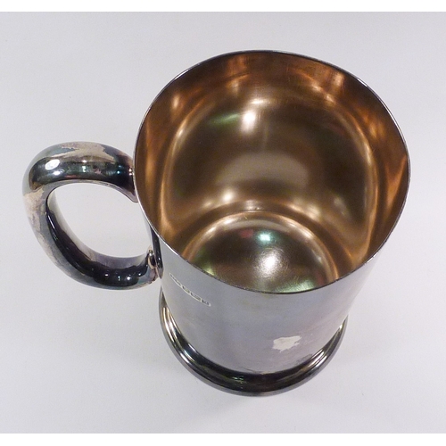 13 - A silver tankard, Sheffield 1908.  127mm tall / 320gr.