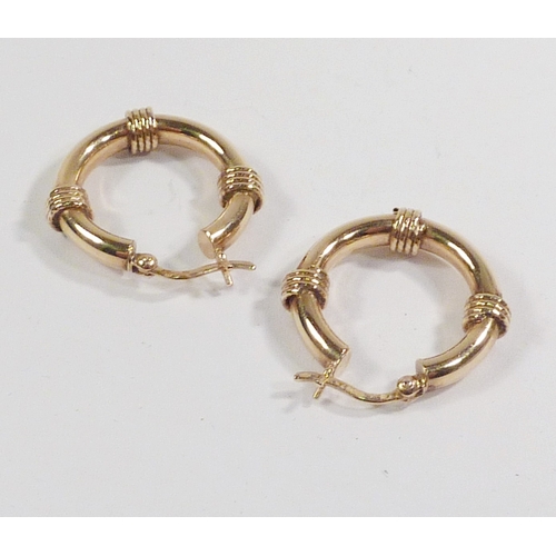 48 - A pair of hollow hoop earrings having twist ring embellishment, 9ct gold.  22mm diameter / approx 2.... 