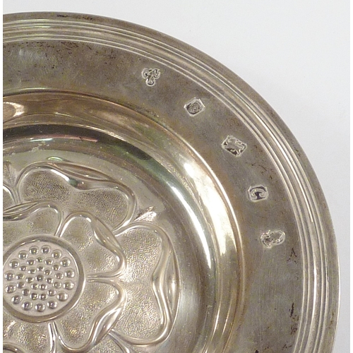 55 - A rose motif silver dish, late 20th cent, 120mm diameter.  115gr