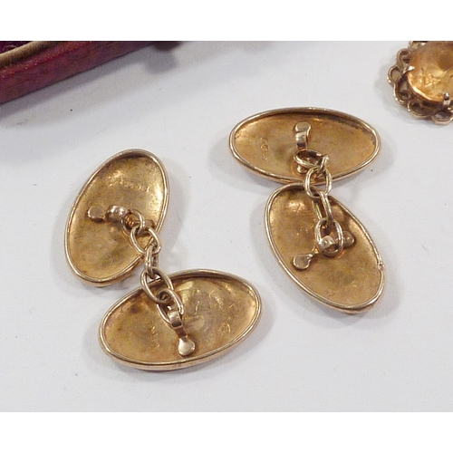 77 - A pair of 9ct gold chain link cufflinks, heads 18 x 10mm oval / 2.4gr; a 9ctgold and citrine pendant... 