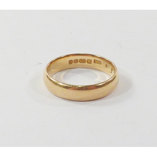 100 - A 22ct gold band ring.  Approximately 4.5g