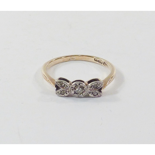 97 - A bow head illusion ring, comprising five diamonds in a yellow and white metal setting marked 18ct /... 