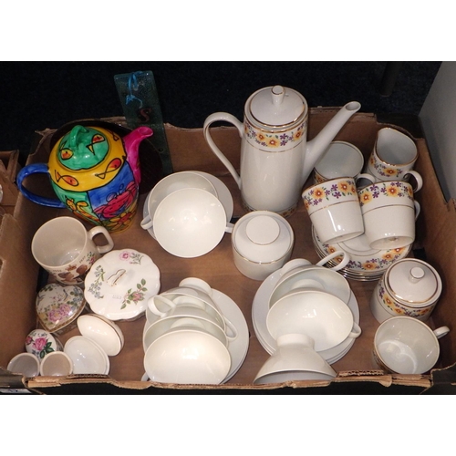 17 - Various ceramics and glasswares. (2)