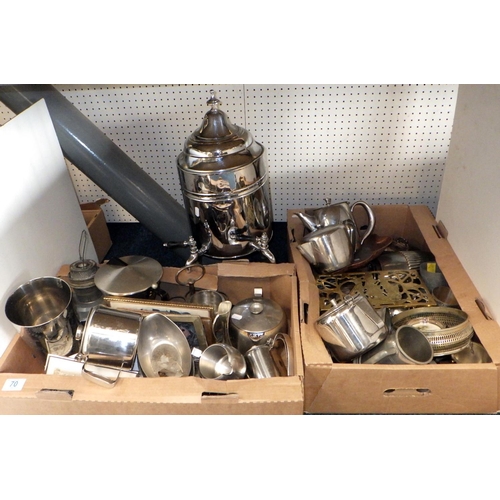 70 - Various metalwares incl a double tap chrome plated smaovar. (3)