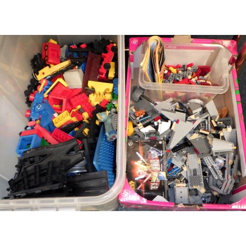 211 - A collection of Lego building toy including Star Wars and Dinosaur Designer Set interest (2)