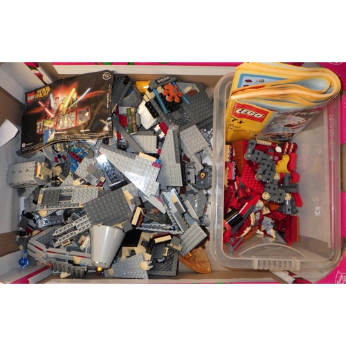 211 - A collection of Lego building toy including Star Wars and Dinosaur Designer Set interest (2)