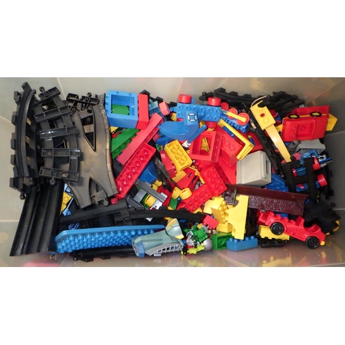 211 - A collection of Lego building toy including Star Wars and Dinosaur Designer Set interest (2)