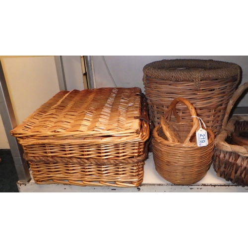 219 - A wicker picnic hamper; a qty of baskets; a woolwork firescreen.