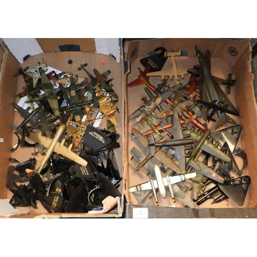 245 - A collection of die cast aeroplane models, all unboxed, some a/f (2)