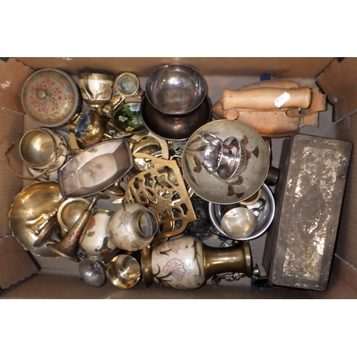 247 - Metalwares and miscellaneous goods; various fishing reels (3)