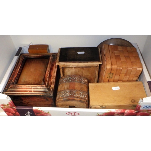 300 - A group of misc boxes and collectables (2)