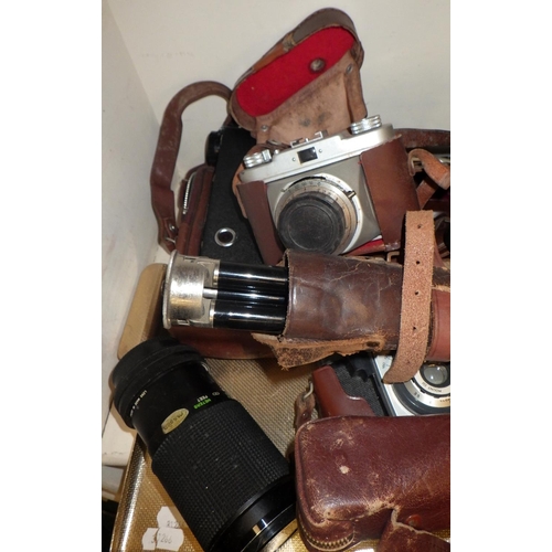 302 - A qty of vintage cameras and accessories to inc Kodak, Seikosha-Rapid etc