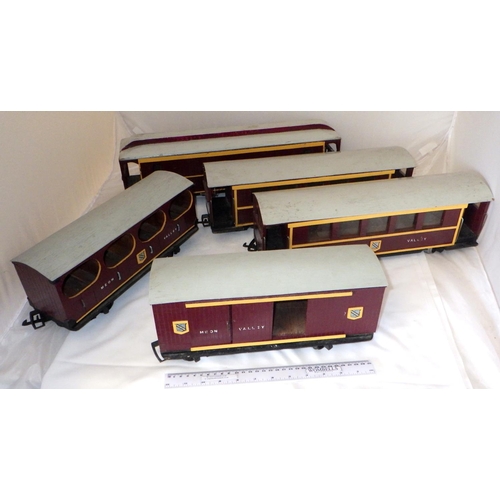 336 - A group of 5 garden railway G scale carriages