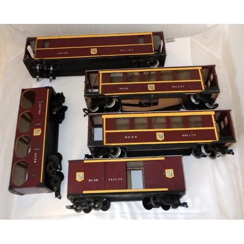 336 - A group of 5 garden railway G scale carriages