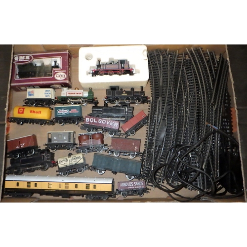 337 - A box of misc model railway Loco,s and rolling stock