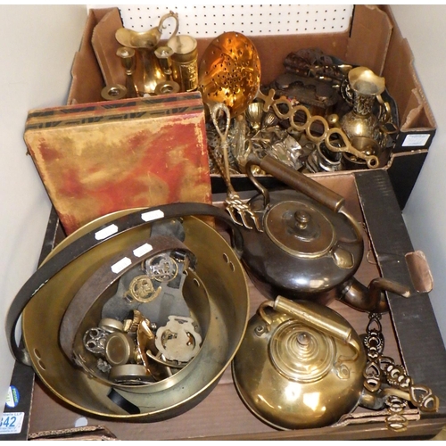 342 - A large qty of brass ware to include jam pans, toasting forks, horse brasses, kettles etc (2)