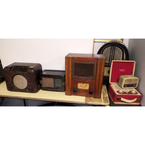 354 - A group of various bakelite radios etc AF (6)