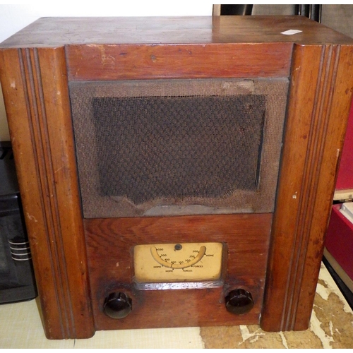 354 - A group of various bakelite radios etc AF (6)