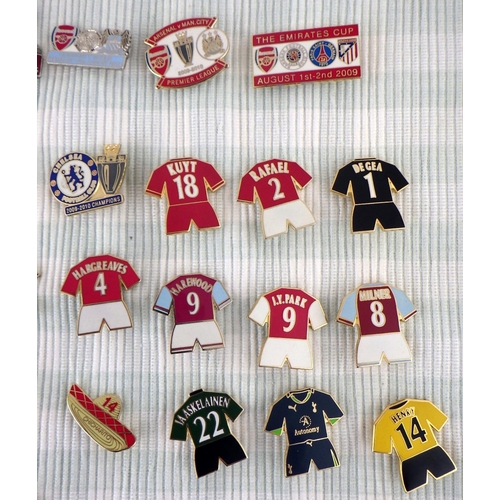 386 - A group of approx 60 various football pin badges