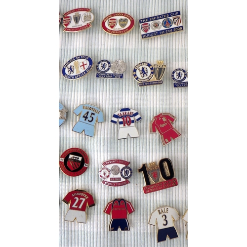 386 - A group of approx 60 various football pin badges