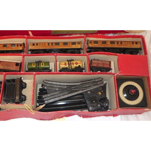 390 - A Twin Trix Railway Express Pasanger Train 4/334 train set