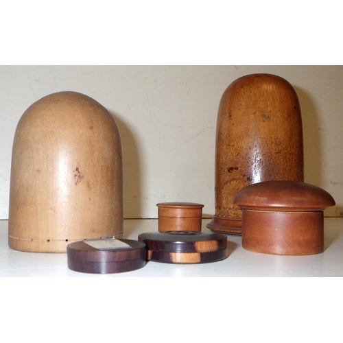 399 - Treen: two purse shapers; two pill pots; two lignum vitae seal impression boxes.  (6)