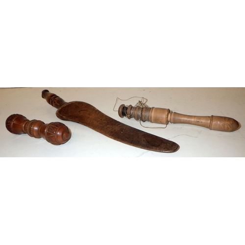 400 - A 19th cent knitting sheath; a treen needle case / thread holder, bearing khaki coloured thread; a t... 