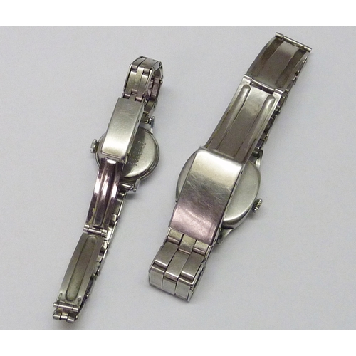 427 - A Rotary cushion cased watch presented on a Clewco rivet link oyster style bracelet, watch 28mm / br... 