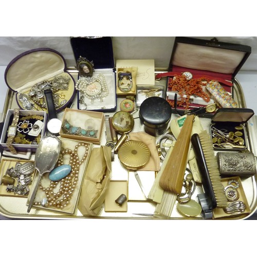 429 - A ladies 9ct gold wristwatch; a Ruskin pottery brooch; costume jewellery, dressing set items etc