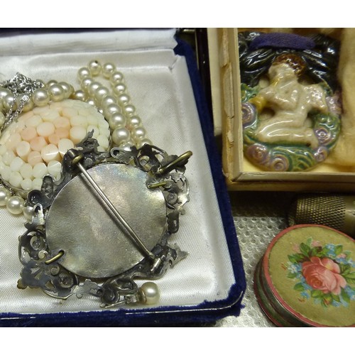 429 - A ladies 9ct gold wristwatch; a Ruskin pottery brooch; costume jewellery, dressing set items etc