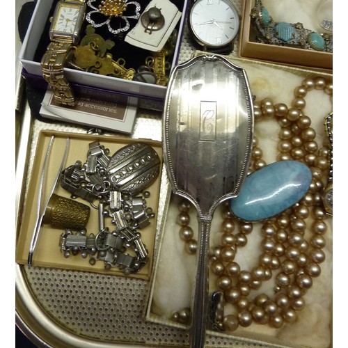 429 - A ladies 9ct gold wristwatch; a Ruskin pottery brooch; costume jewellery, dressing set items etc